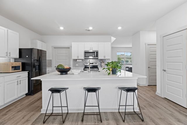 106 Creston ST, Hutto, TX 78634