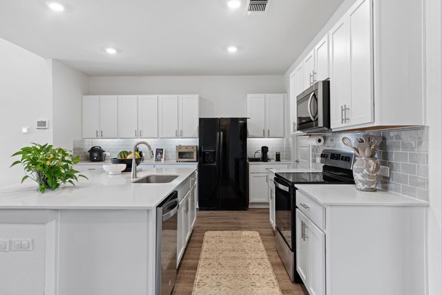 106 Creston ST, Hutto, TX 78634