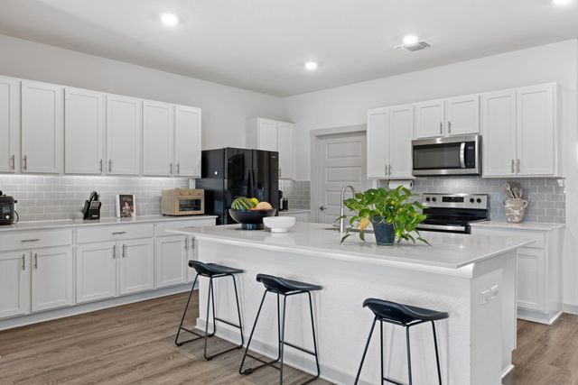 106 Creston ST, Hutto, TX 78634