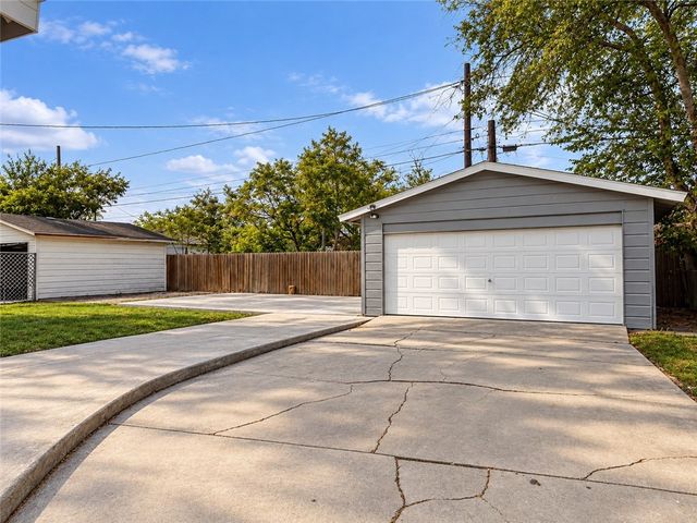 1537 Devon Dr, Corpus Christi, TX 78415
