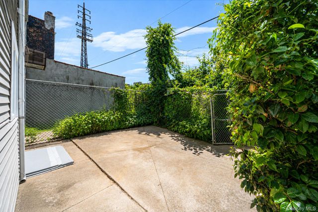 12212 Montauk Street, Springfield Gardens, NY 11413