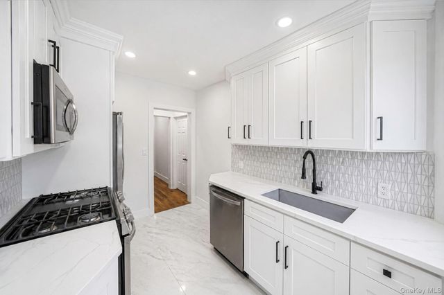 12212 Montauk Street, Springfield Gardens, NY 11413