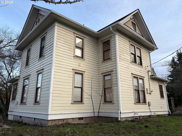 430 W WATER St, Stayton, OR 97383