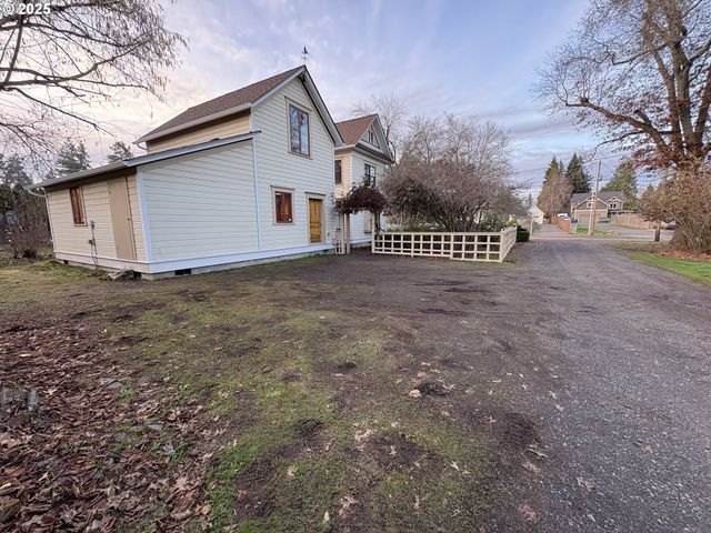 430 W WATER St, Stayton, OR 97383