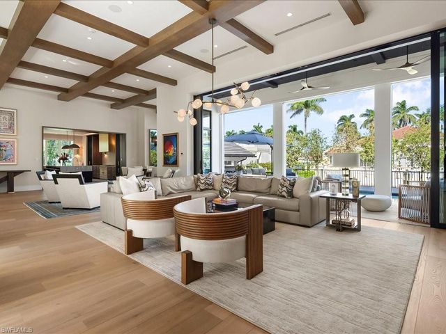 425 15th AVE S, Naples, FL 34102