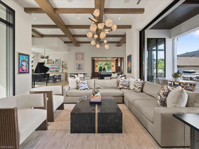 425 15th AVE S, Naples, FL 34102