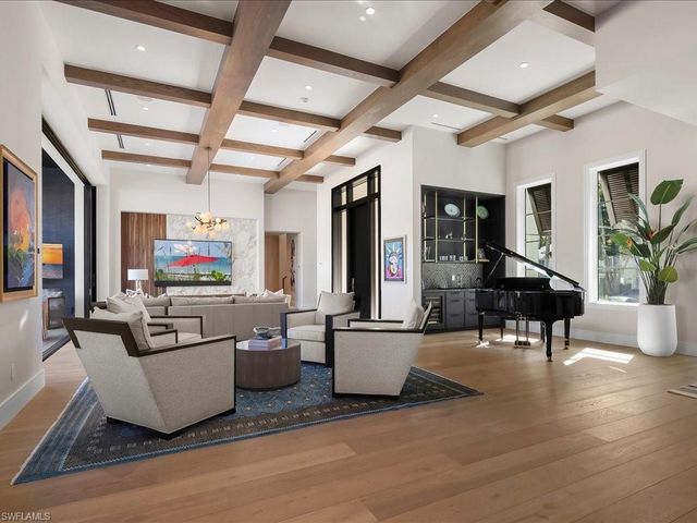 425 15th AVE S, Naples, FL 34102