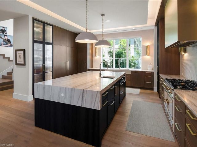 425 15th AVE S, Naples, FL 34102