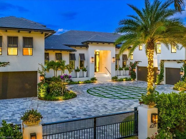 425 15th AVE S, Naples, FL 34102