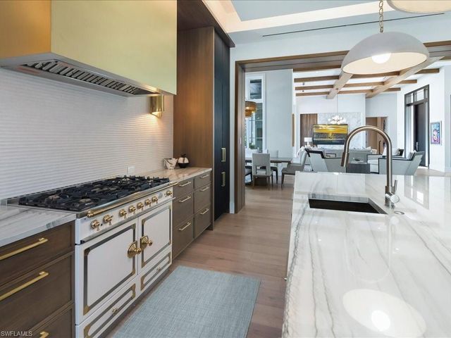 425 15th AVE S, Naples, FL 34102