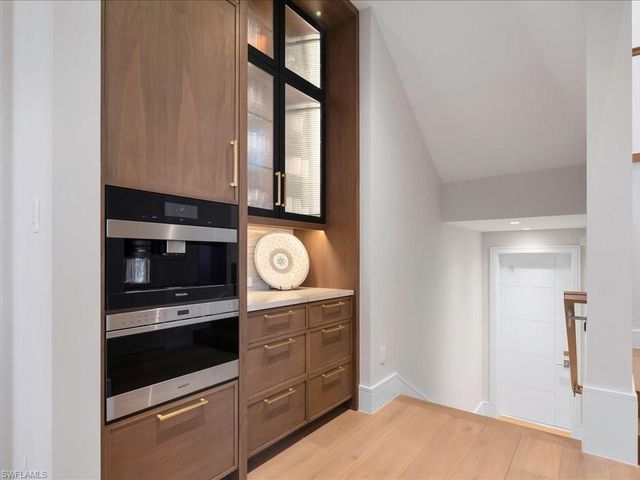 425 15th AVE S, Naples, FL 34102