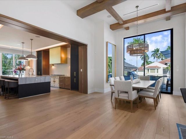 425 15th AVE S, Naples, FL 34102