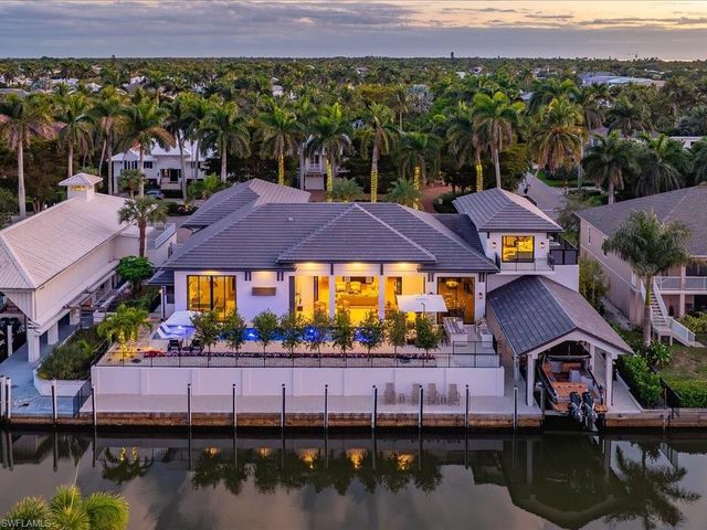 425 15th AVE S, Naples, FL 34102