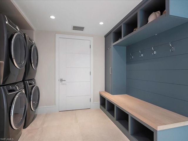 425 15th AVE S, Naples, FL 34102