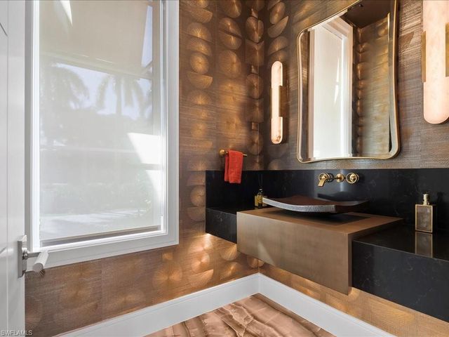 425 15th AVE S, Naples, FL 34102