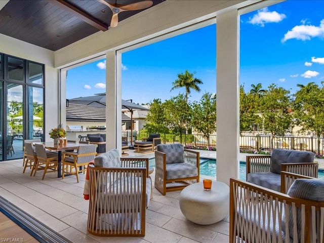 425 15th AVE S, Naples, FL 34102