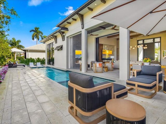 425 15th AVE S, Naples, FL 34102