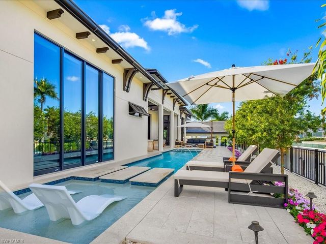 425 15th AVE S, Naples, FL 34102