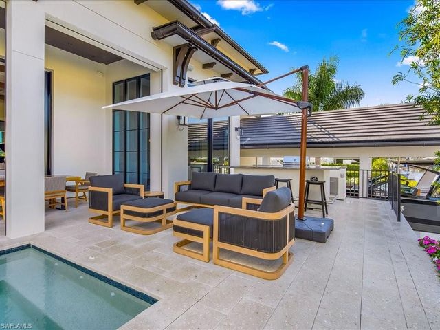 425 15th AVE S, Naples, FL 34102