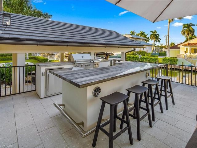 425 15th AVE S, Naples, FL 34102