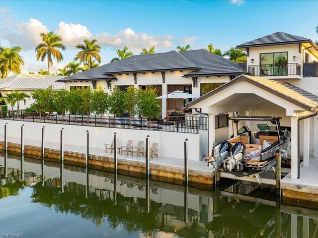 425 15th AVE S, Naples, FL 34102