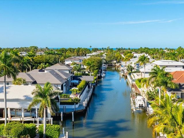 425 15th AVE S, Naples, FL 34102