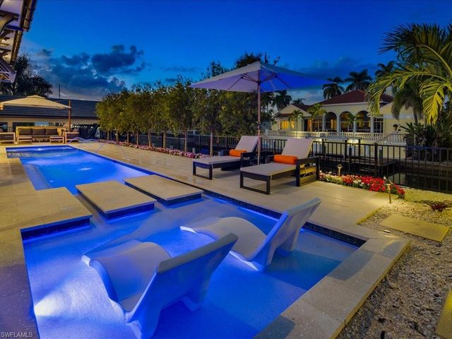 425 15th AVE S, Naples, FL 34102