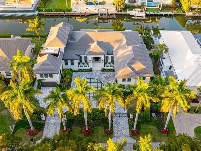 425 15th AVE S, Naples, FL 34102