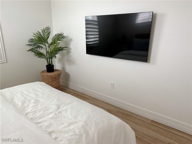 207 Indies dr E 201, Naples, FL 34114