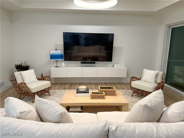 207 Indies dr E 201, Naples, FL 34114