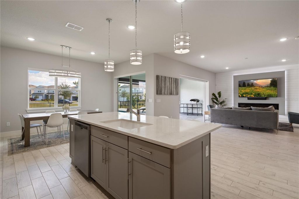 Image 11 of property listing at 13363 PANAMA BEACH COURT, Orlando, FL 32827