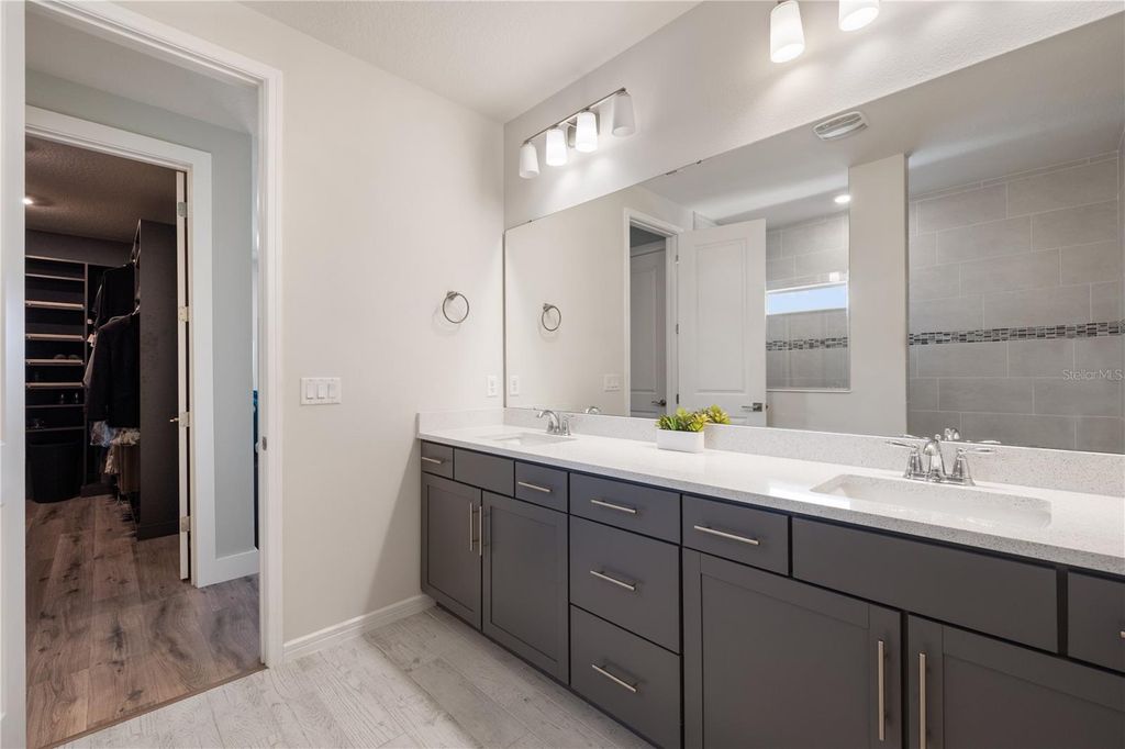 Image 17 of property listing at 13363 PANAMA BEACH COURT, Orlando, FL 32827