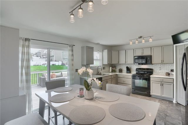 728 Freedom Drive, Collier Twp, PA 15106