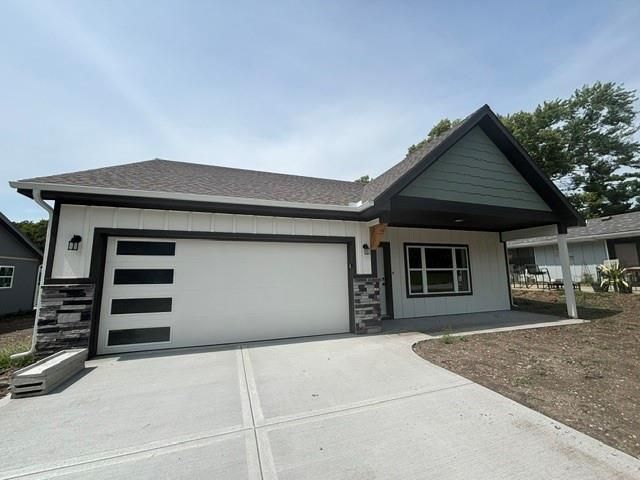 444 N Prarie Street, Liberty, MO 64068