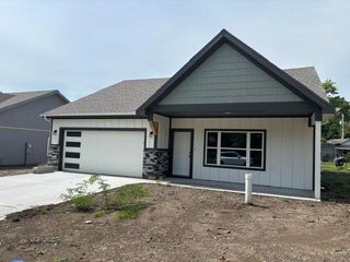 444 N Prarie Street, Liberty, MO 64068
