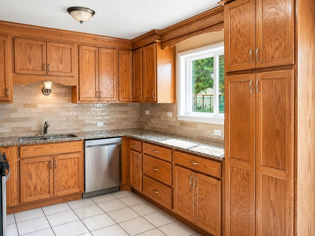 16908 Laramie Avenue, Oak Forest, IL 60452