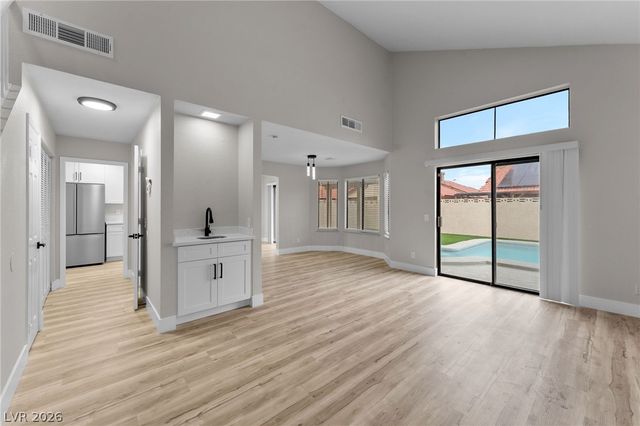 2433 Cycad Tree Street, Las Vegas, NV 89108