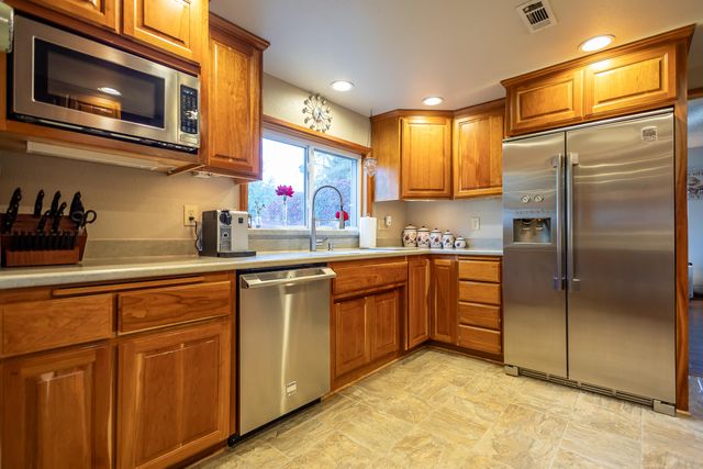 5151 Summers Lane, Klamath Falls, OR 97603
