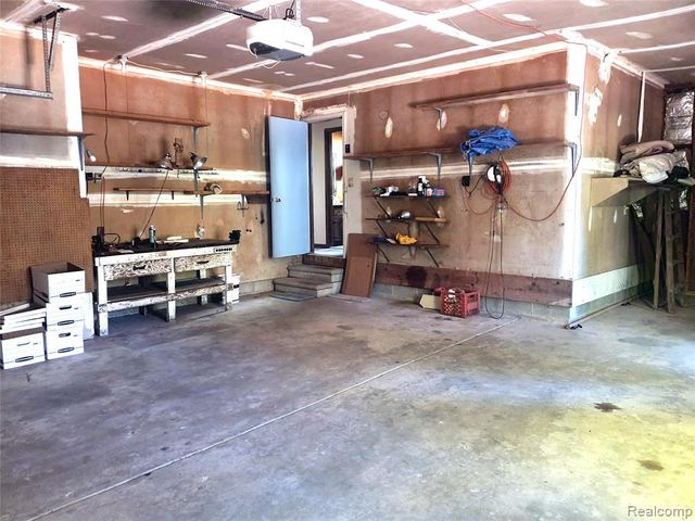 320 Nancy Bird Lane, Oxford, MI 48371