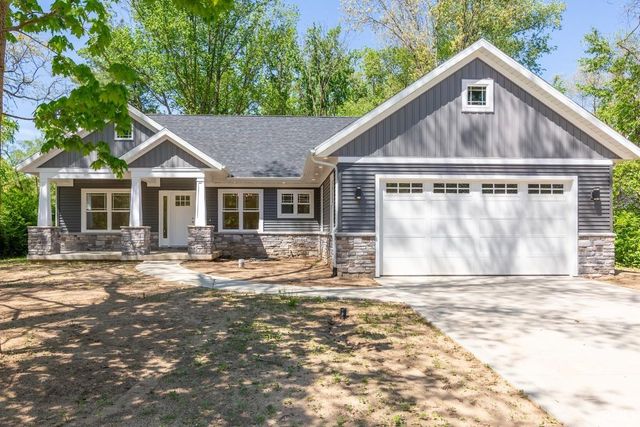55521 Riverview Manor Drive, Elkhart, IN 46514