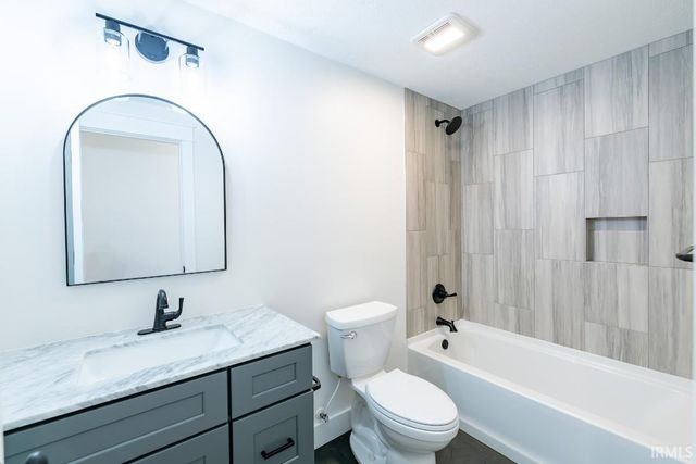 55521 Riverview Manor Drive, Elkhart, IN 46514