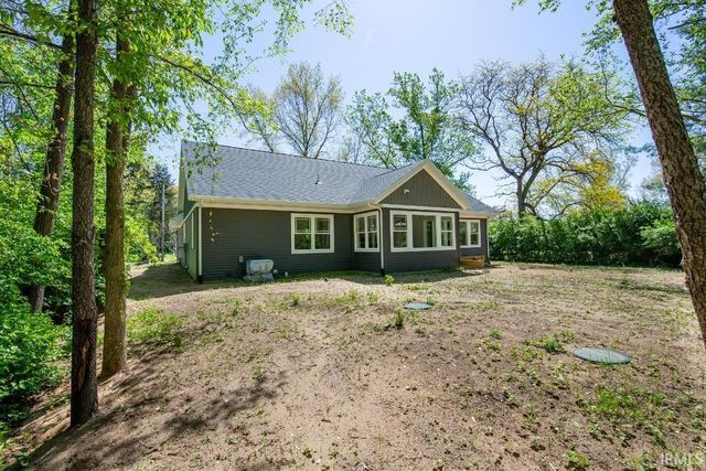 55521 Riverview Manor Drive, Elkhart, IN 46514