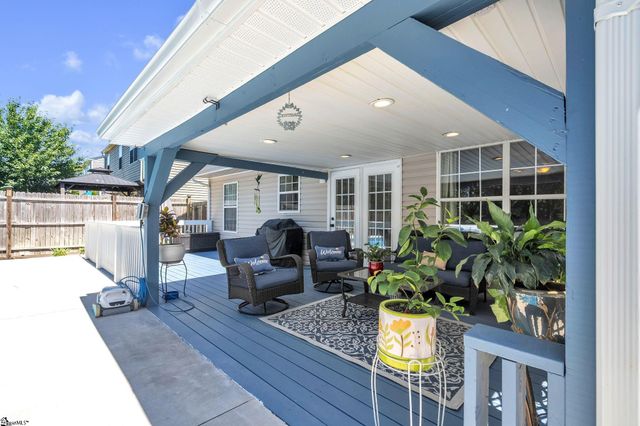 15 Willow Bend Drive, Taylors, SC 29687