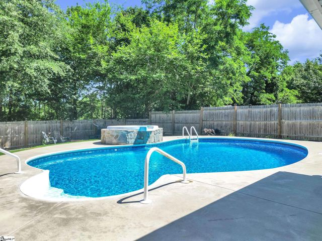 15 Willow Bend Drive, Taylors, SC 29687