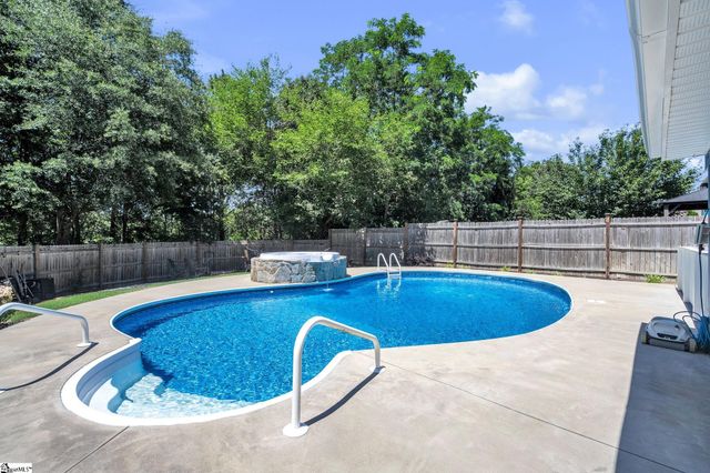 15 Willow Bend Drive, Taylors, SC 29687