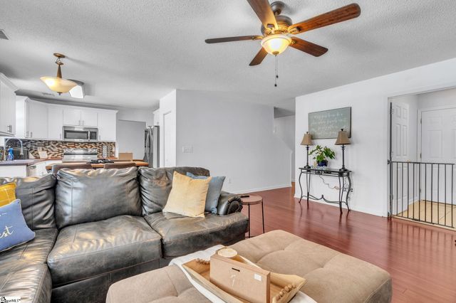 15 Willow Bend Drive, Taylors, SC 29687