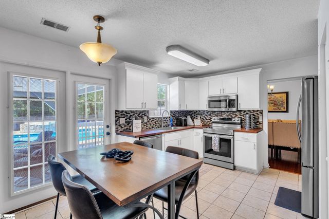 15 Willow Bend Drive, Taylors, SC 29687