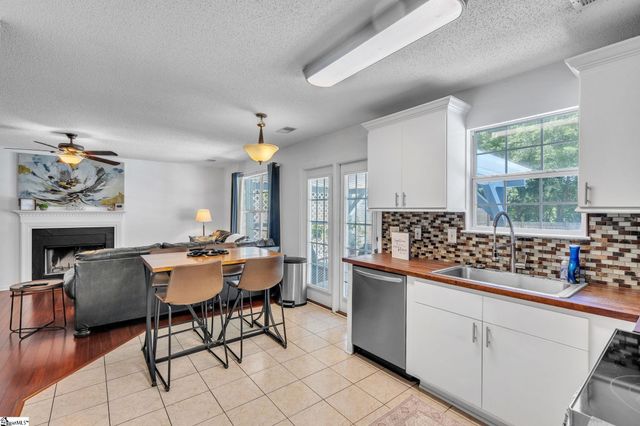 15 Willow Bend Drive, Taylors, SC 29687