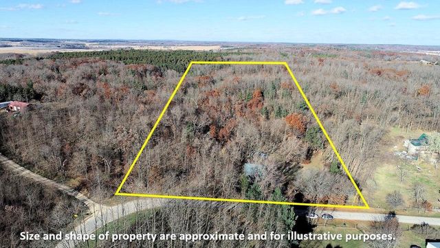 W7438 Freedom Road, Oxford, WI 53952