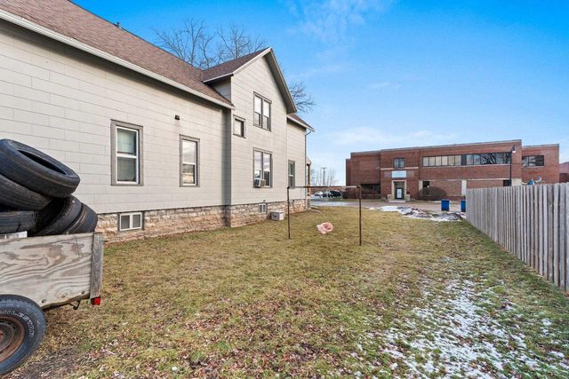 1403 S MAIN STREET, Oshkosh, WI 54902